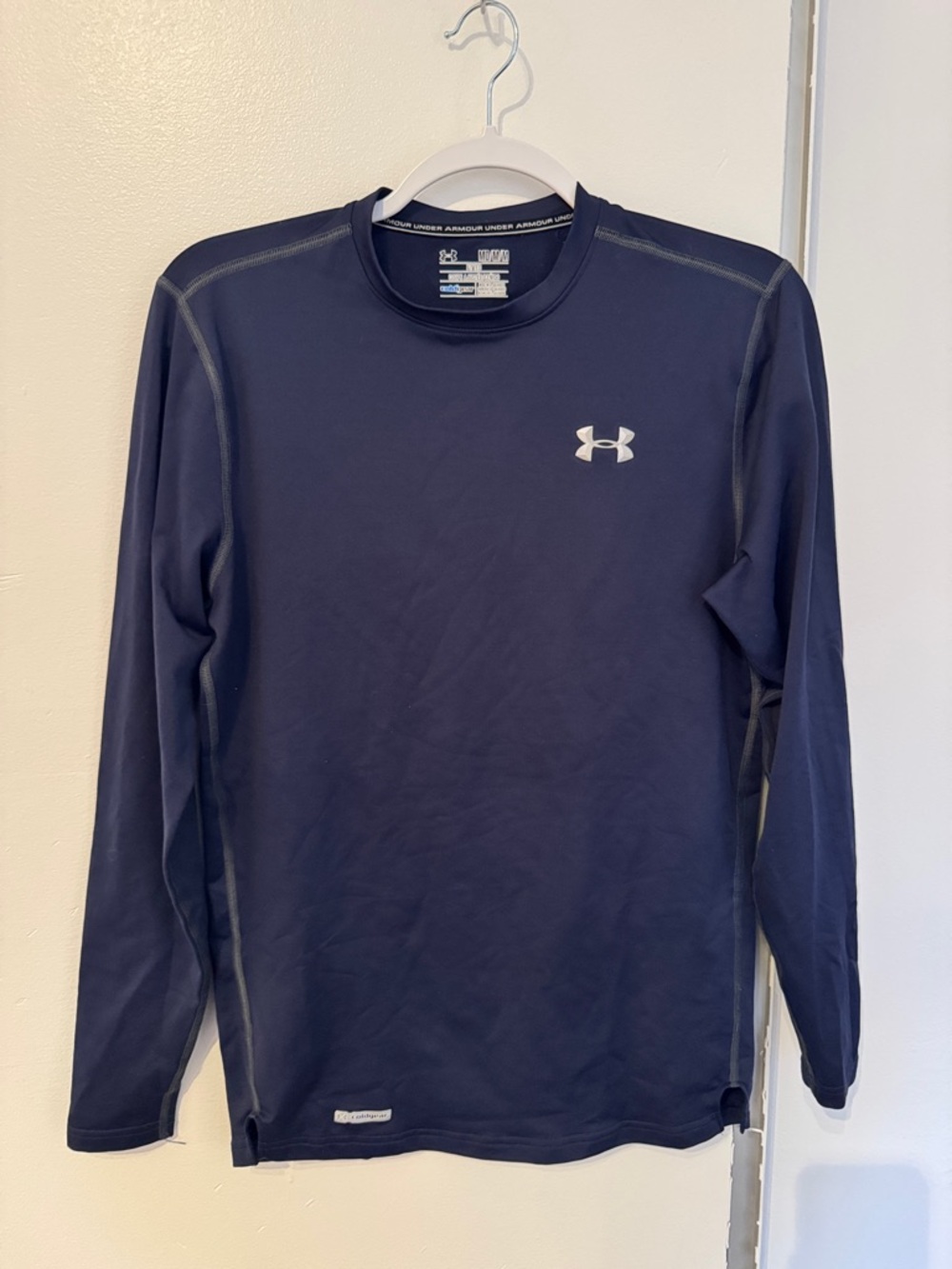 Under Armour Women’s Navy Blue Long-Sleeve Performance Tee MEDIUM